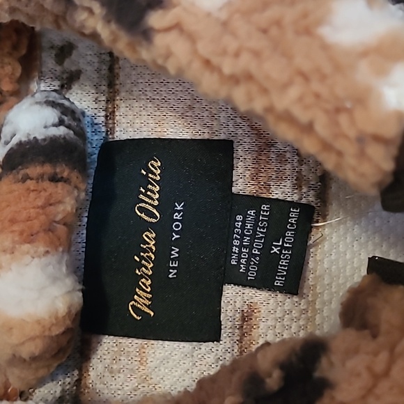 NWT Marissa Olivia tan, brown & cream colored aztec design fleece vest Sz XL - Picture 4 of 5
